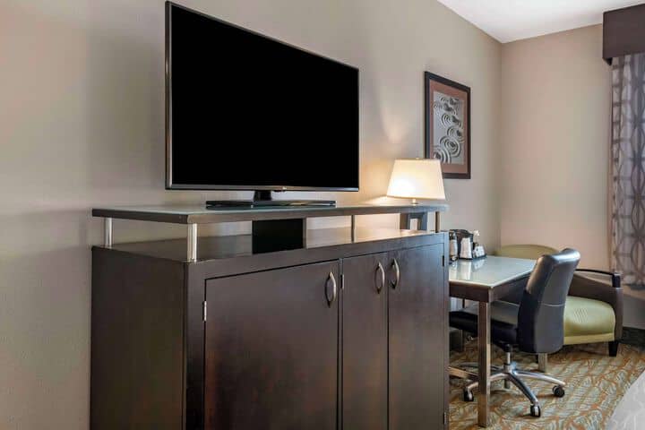 Room 17 of 30
