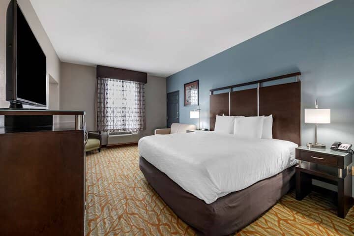 Room 8 of 30